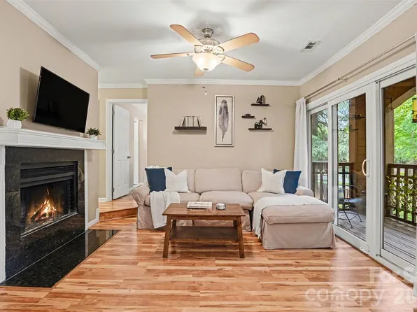 1109 E Morehead St APT 5, Charlotte, NC 28204