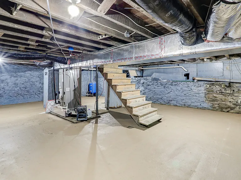 2560 Iron Springs Rd — Photo 35