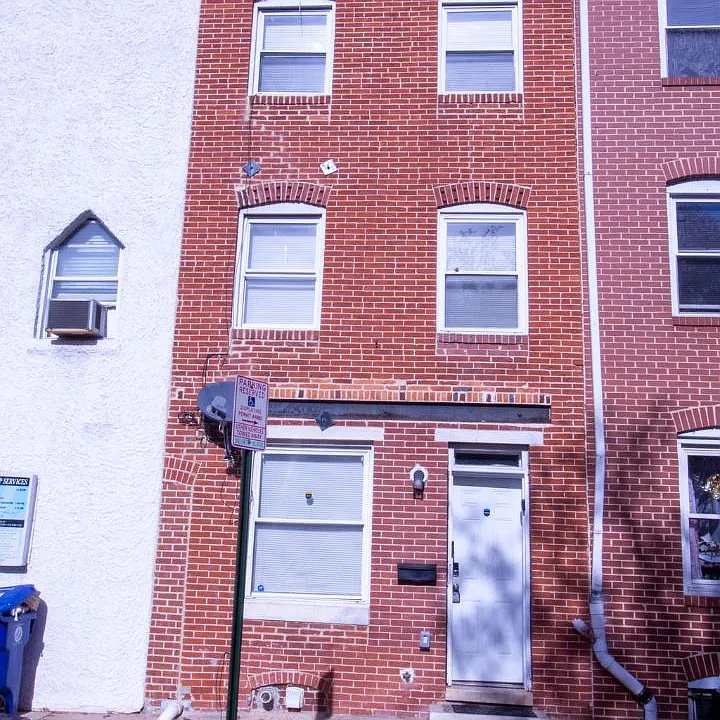 1304 E Eager St