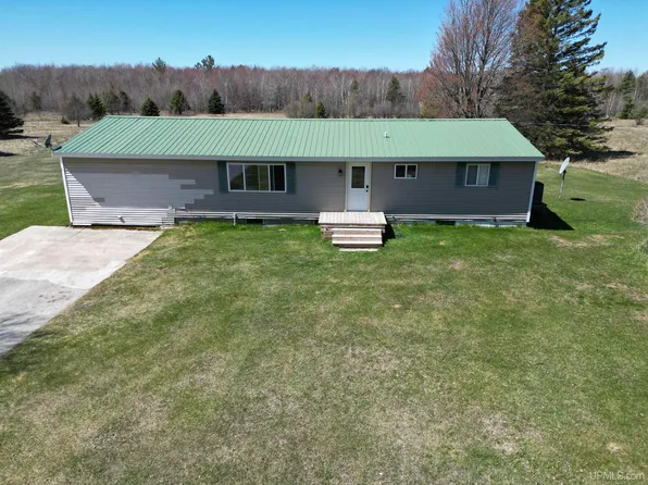 745 N Murphy Rd, Manistique, MI 49854