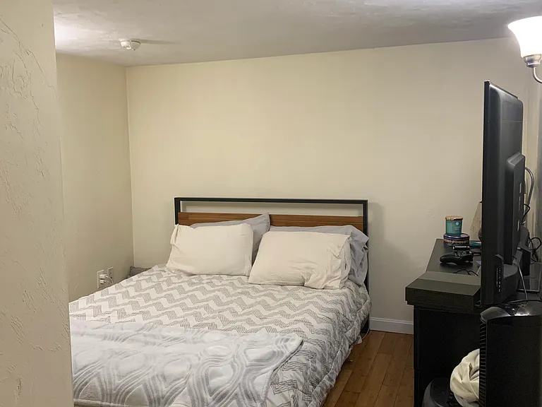 180 Franklin St #B — Photo 9