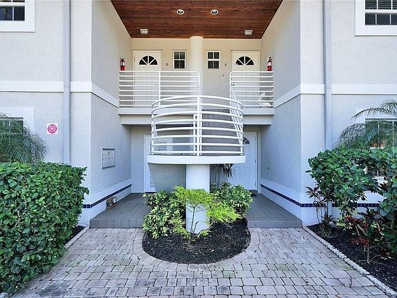 3rd image of 2810 NE 30th Street #B