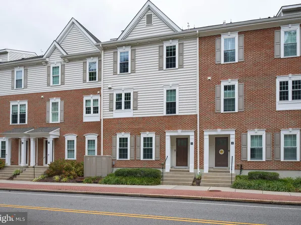 9 Village Sq, Paoli, PA 19301