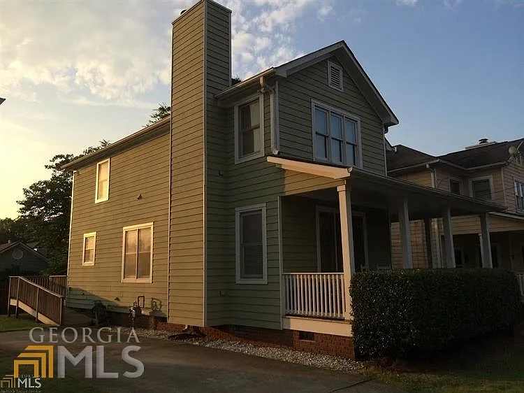 570 Reed St SE — Photo 2