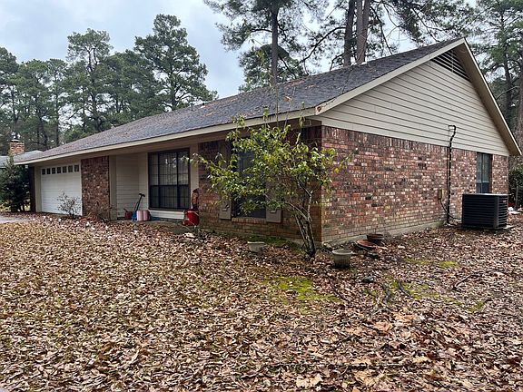 2nd image of 1047 Park Dr