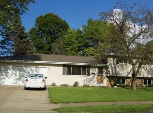 1716 Saint Clair Dr, Pekin, IL