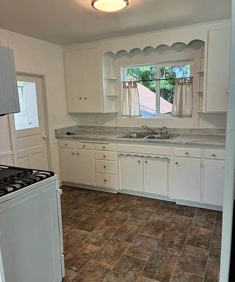1205 E Maple St — Photo 12