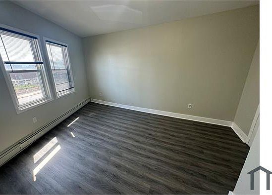 4th image of 935 Clinton Ave APT 2B