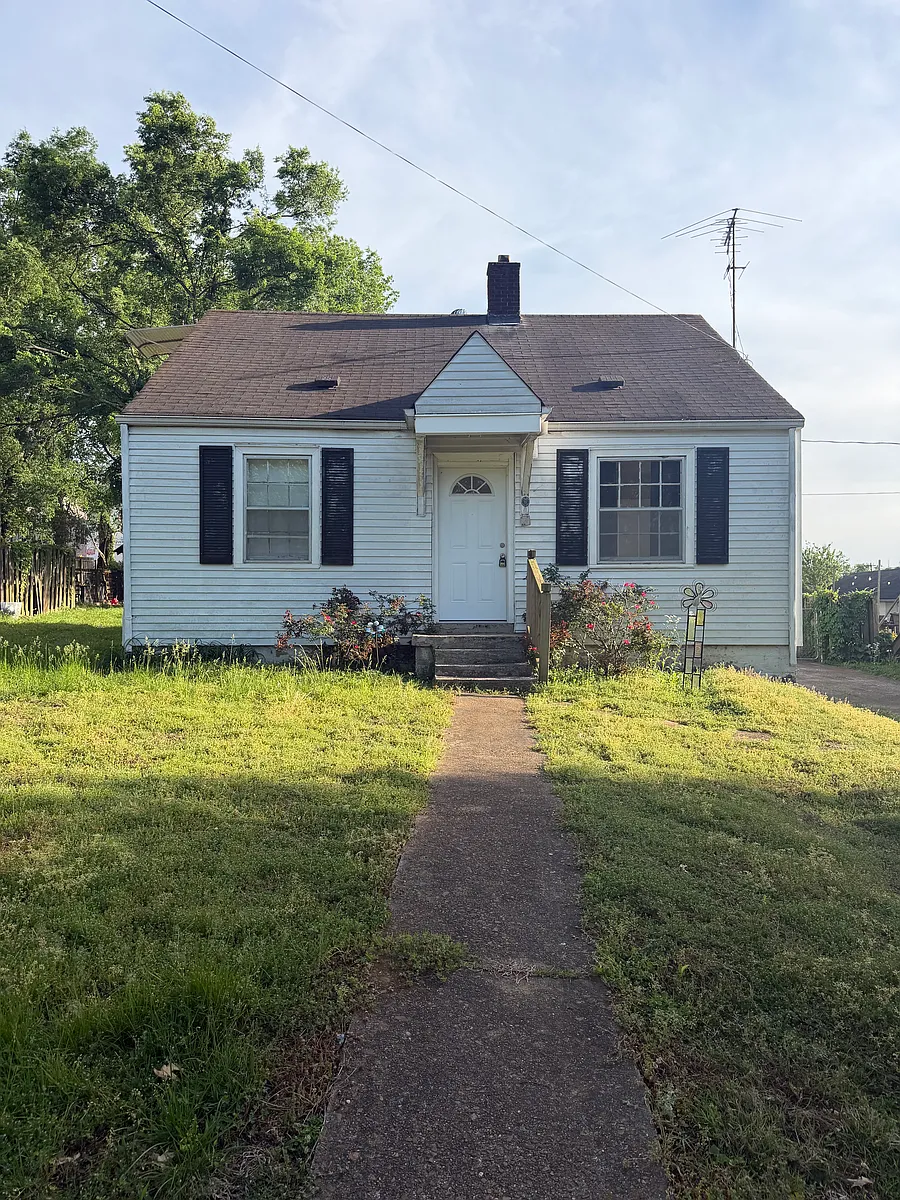Building Photo - 836 Seymour Ave