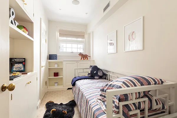 Sold by Sotheby's International Realty | media 6
