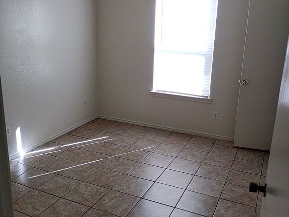 5th image of 1504 Windward Dr APT A