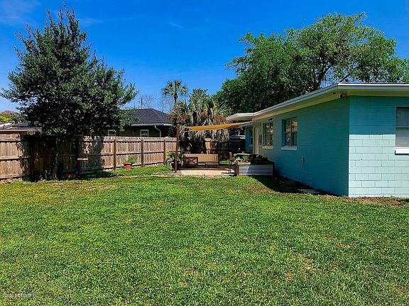 5th image of 1624 Sunset Dr