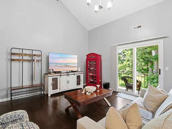 2nd image of 84 Tennis Plaza Rd Unit 50
