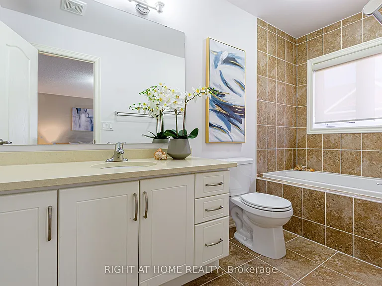 557 Settlers Rd W — Photo 16