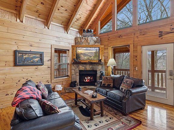 3rd image of 1214 Ski View Ln
