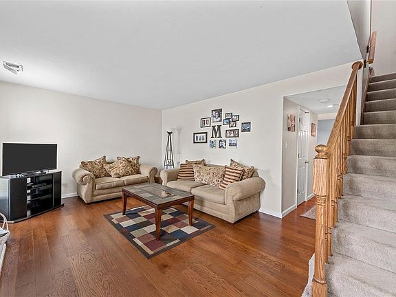 3rd image of 2554 Coppergate Square Dr