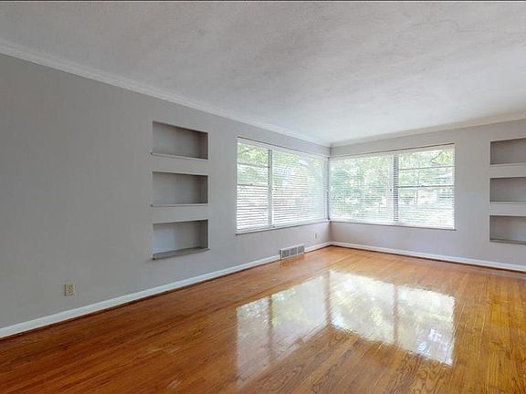 3rd image of 8185 Stratford Dr
