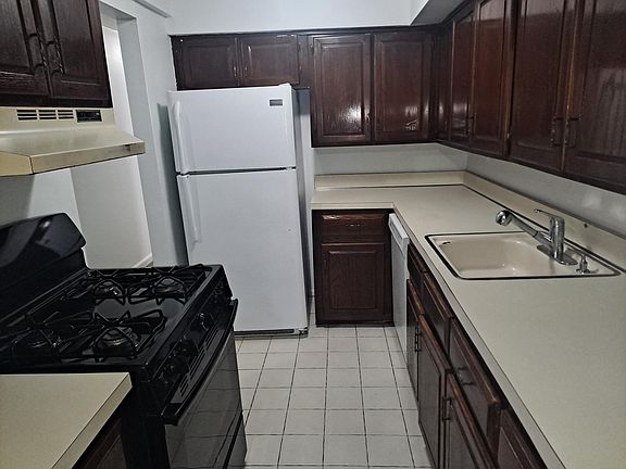 3rd image of 91 Robinson Ave #3
