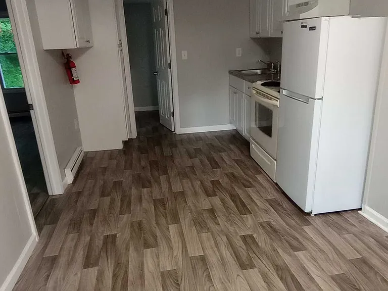 1086 Kings Hwy #2 — Photo 5