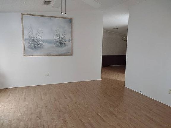 4th image of 412 Kingslake Dr