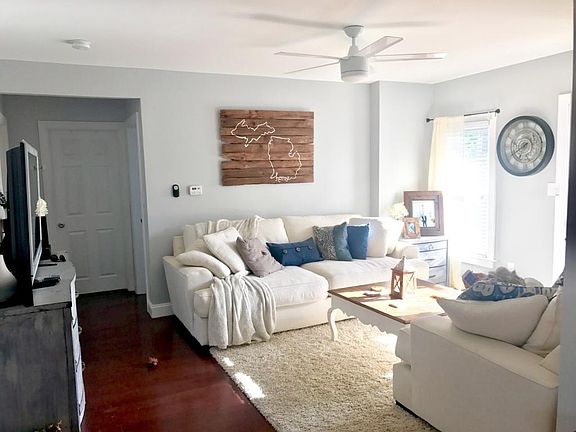 3rd image of 289 E Pearl St APT 1