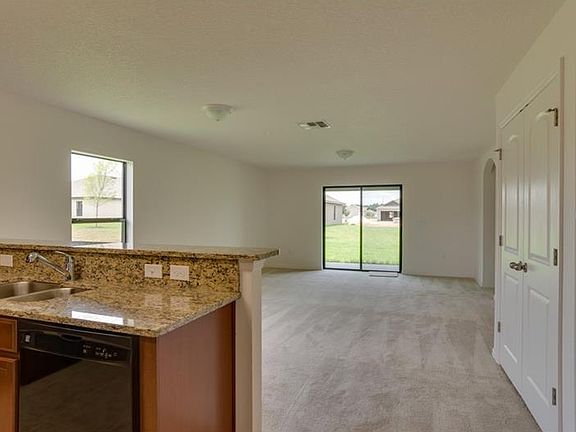 4th image of 561 Swallowtail Dr