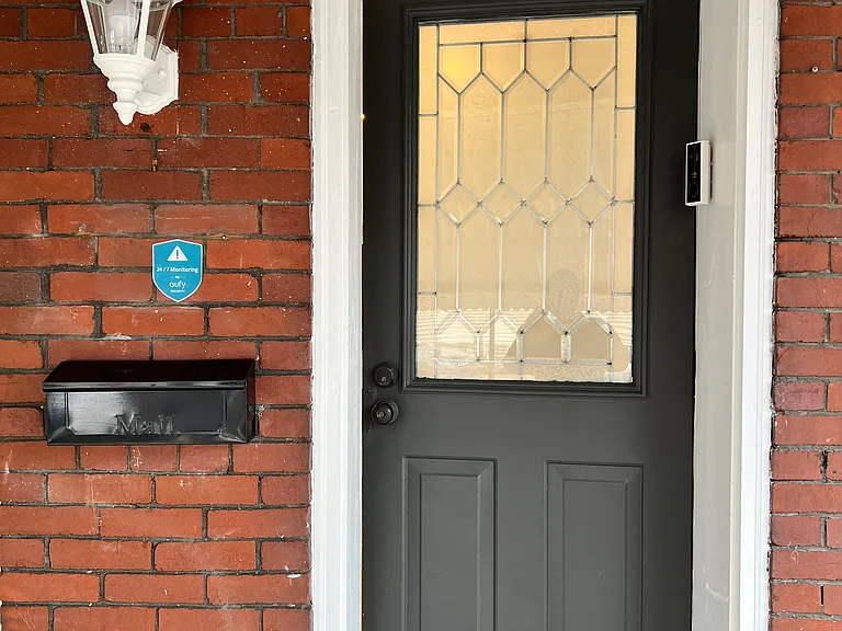 525 Perry St — Photo 4