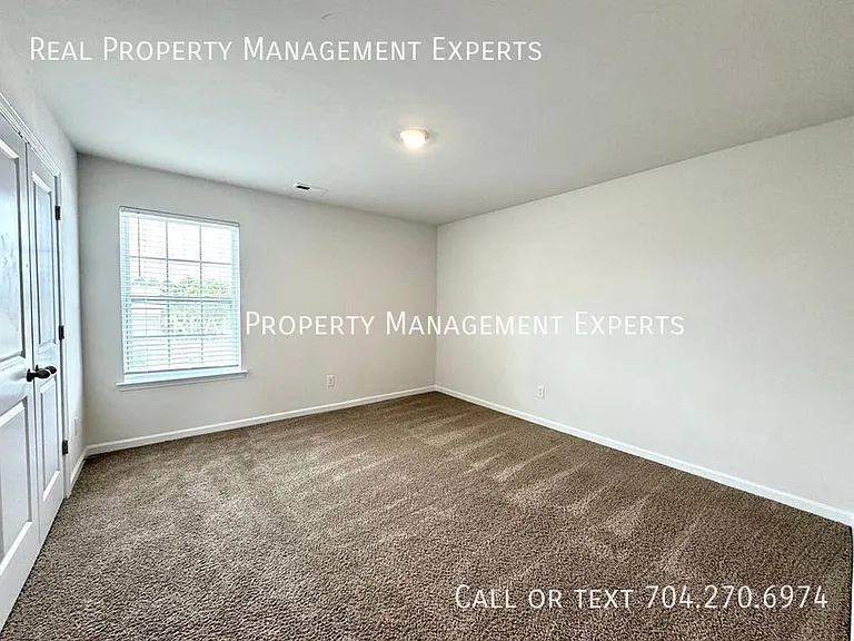 4025 Lampasas Ln — Photo 14