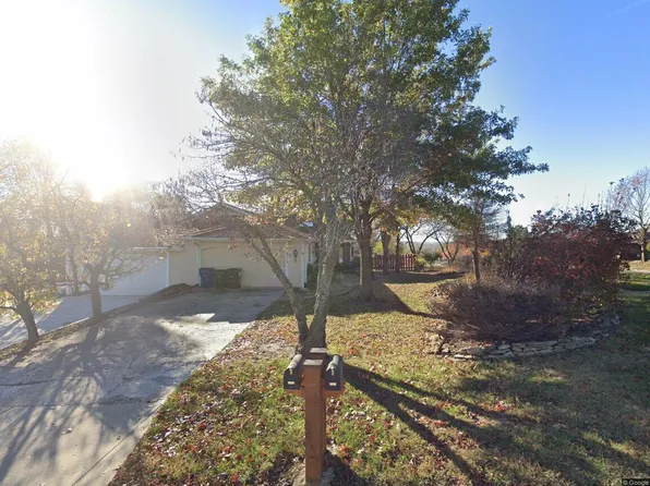 4319 Wimbledon Dr, Lawrence, KS 66047