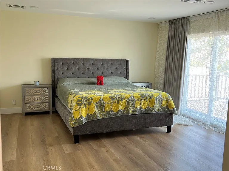 1432 N Catalina St — Photo 14