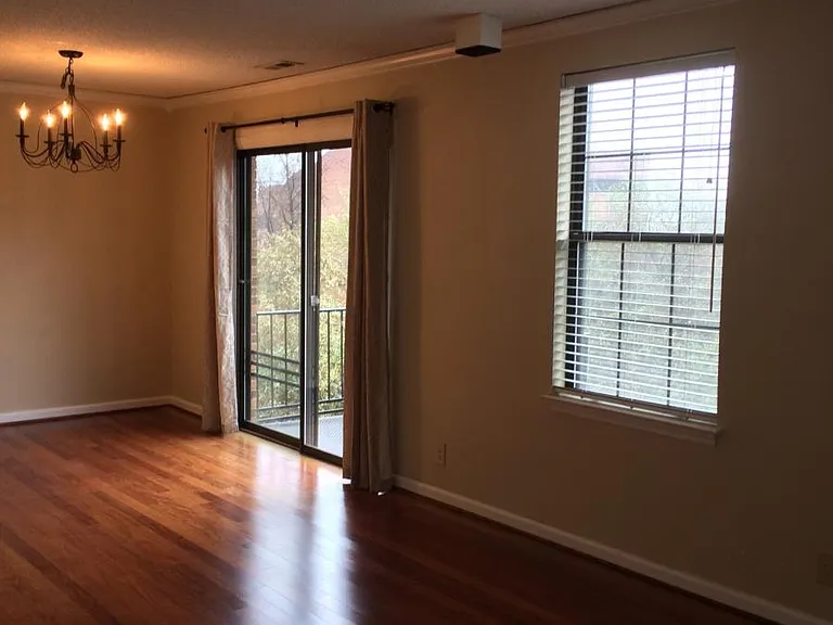 5884 Brentwood Trce — Photo 4