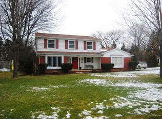 4140 Hardwoods Dr, West Bloomfield, MI 48323