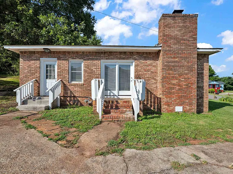 3225 Wenonah Rd SW — Photo 2