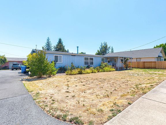 2nd image of 1405 Willow Ln