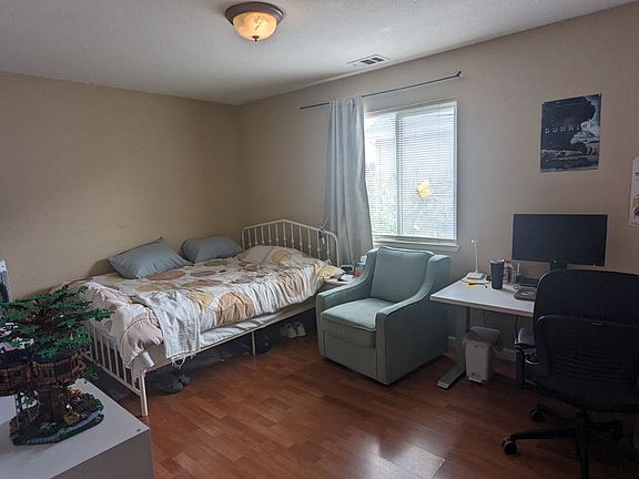 4th image of 1499 Essex St #B