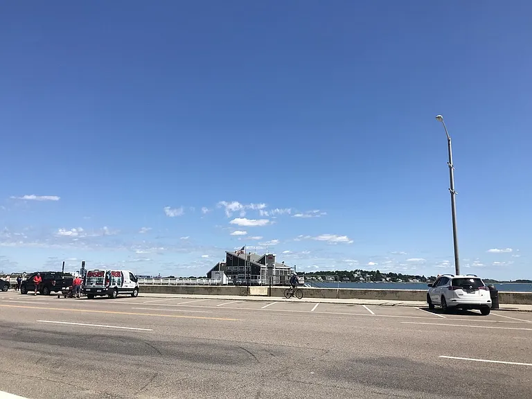 677 Quincy Shore Dr — Photo 17