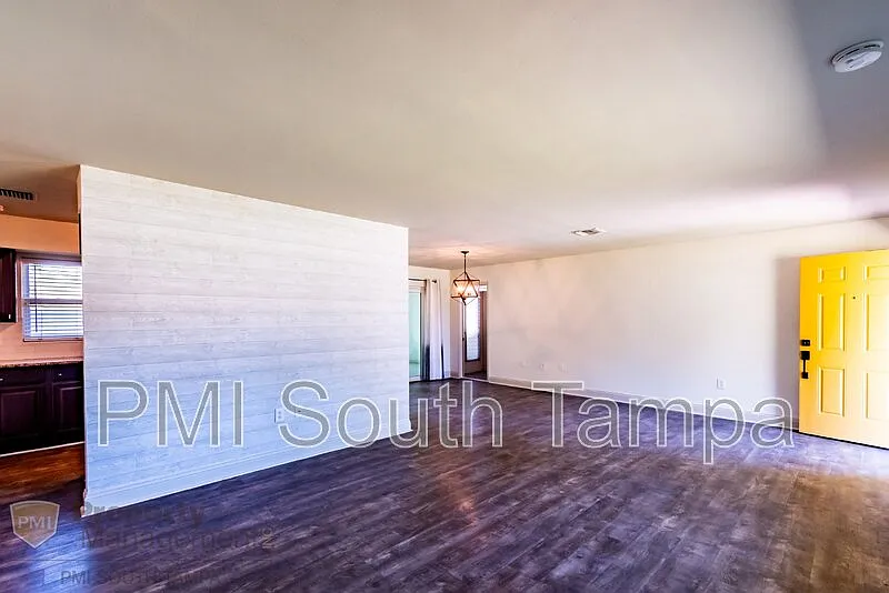 2 bed, 1.0 bath, 1241 sqft, $2,350 — Photo 4