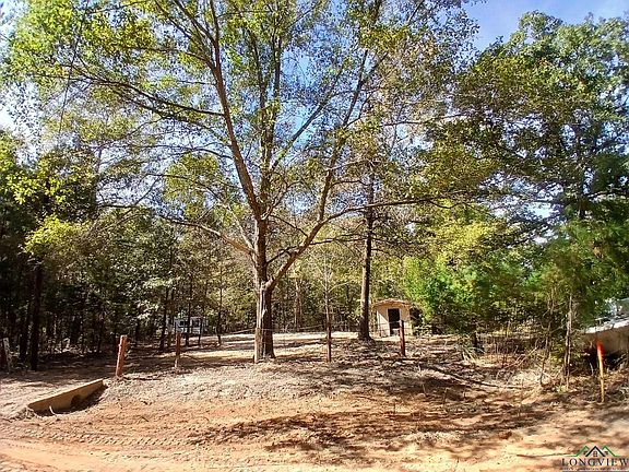 2nd image of 450 Fir Dr