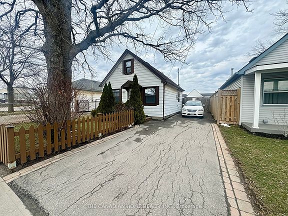 2nd image of 611 Rennie St