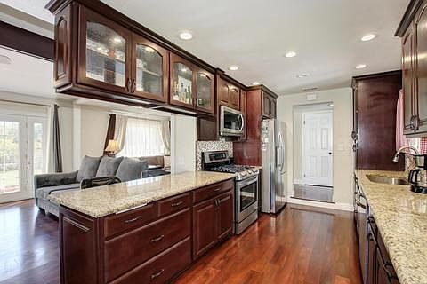 5th image of 5415 Comstock Ct