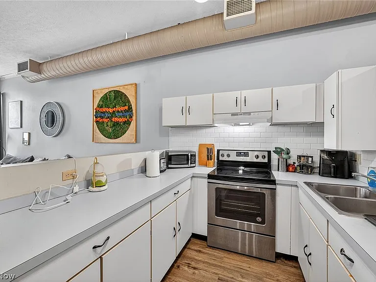 408 W Saint Clair Ave #319 — Photo 10