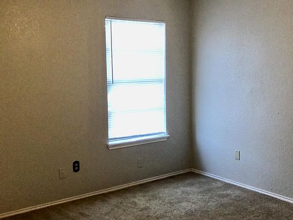 5th image of 901A NW Summercrest Blvd