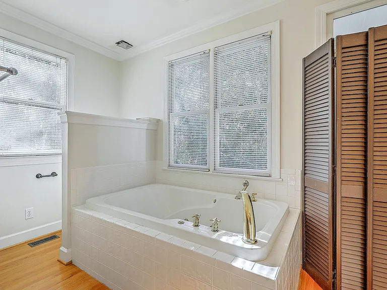 317 Rutherford St — Photo 32