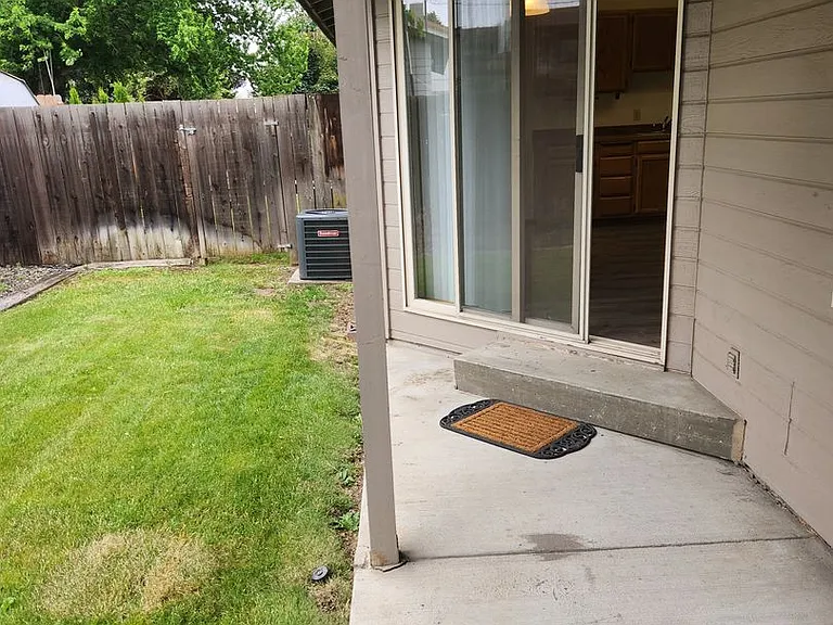 601 S 72nd Ave — Photo 28