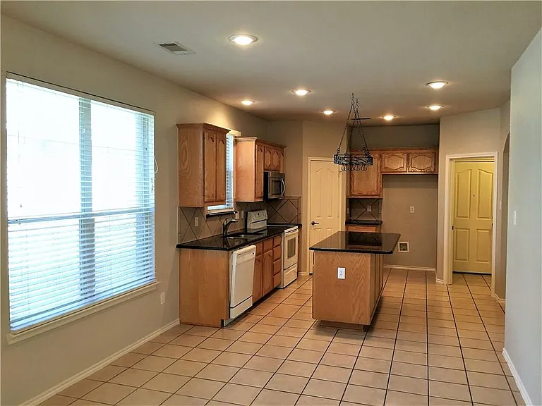 8004 Ranchvale Ln — Photo 12