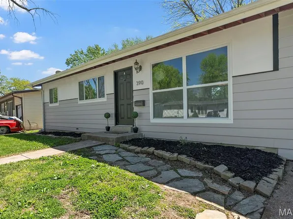 390 Versailles Dr, Florissant, MO 63031