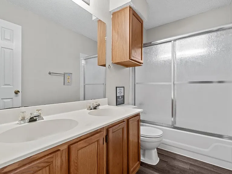 406 Oakcrest Dr — Photo 18