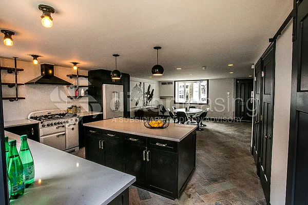 Rented by Dixon Advisory USA Inc. | media 19