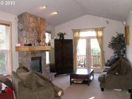 4th image of 3025 Remington Dr