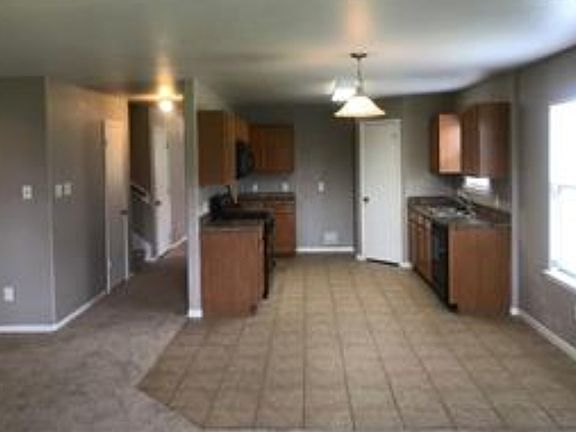 5th image of 2718 Roaring Oaks Ln